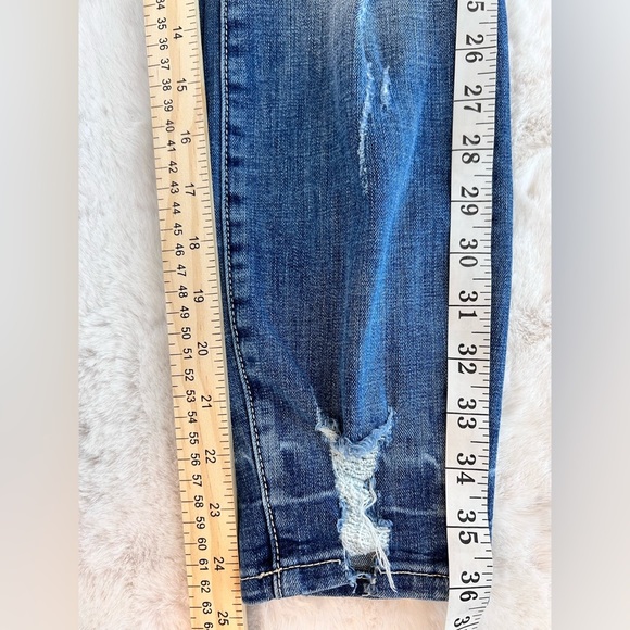 Good American Good Waist Crop Jeans Size 8/29 - Picture 12 of 12
